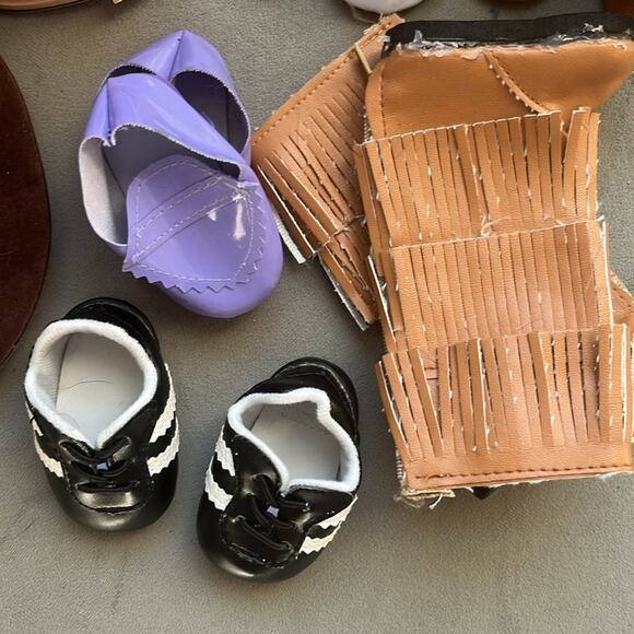 Lot of 6 pairs 18” doll shoes and cowboy hat - Picture 3 of 5